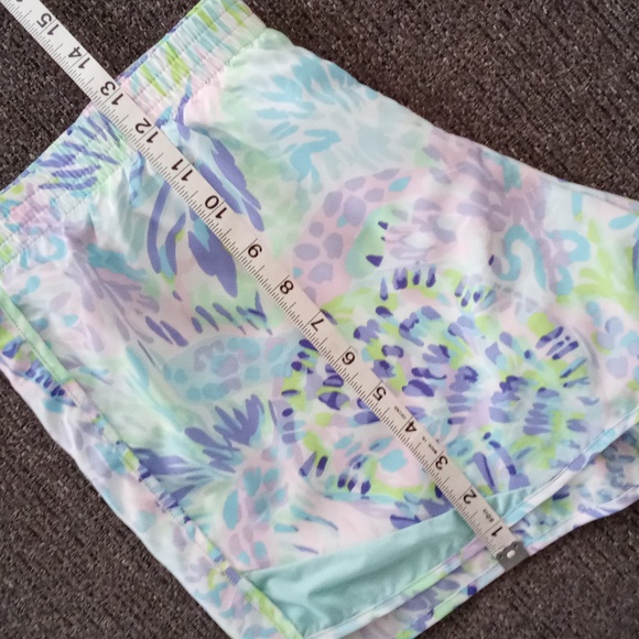 🐢HTF Lilly Pulitzer🐢 - Ocean Trail Short - Picture 11 of 15